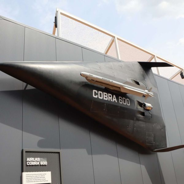 Diehl Defence’s Cobra 600 jet-powered unmanned aerial vehicle, developed with Polaris Raumflugzeuge, carries a single IRIS-T missile to extend networked air defense coverage beyond conventional ground-launch positions (Picture source: Army Recognition Group).