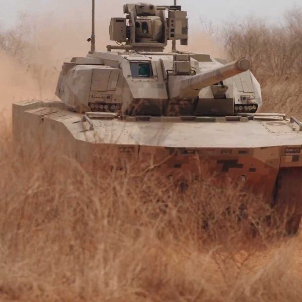 The Type 100 tank uses sensors, active protection, digital systems, and network connections with drones and other units to detect threats earlier, share information in real time, and engage targets at longer distances while reducing exposure of its crew. (Picture source: Chinese MoD via Weibo/@太湖军|名)