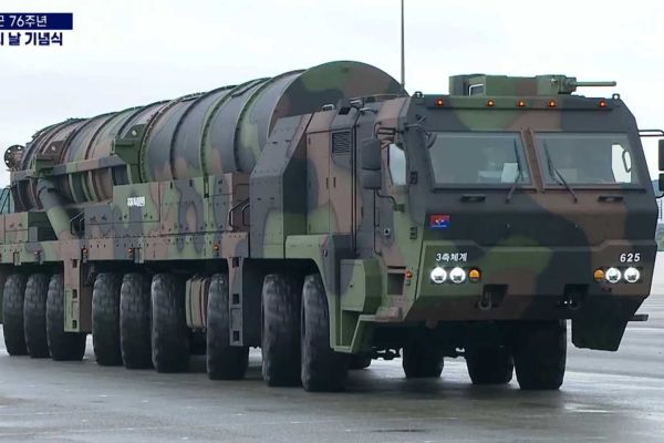 The Hyunmoo-V missile has a warhead mass of up to 9 tonnes and a minimum operational range of about 300 km in its bunker-buster configuration; however, if the warhead mass is reduced, the missile could potentially reach targets up to about 5,500 km away. (Picture source: KFN)
