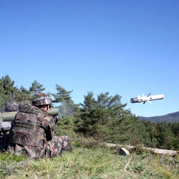 Spike LR2 (MELLS) provides fiber-optic, electro-optical guided engagement with in-flight retargeting, fire-observe-update modes, tandem HEAT and multipurpose warheads, and 0–5.5 km ground / up to 10 km air reach for tripod, vehicle and helicopter launch (Picture source: Rafael).