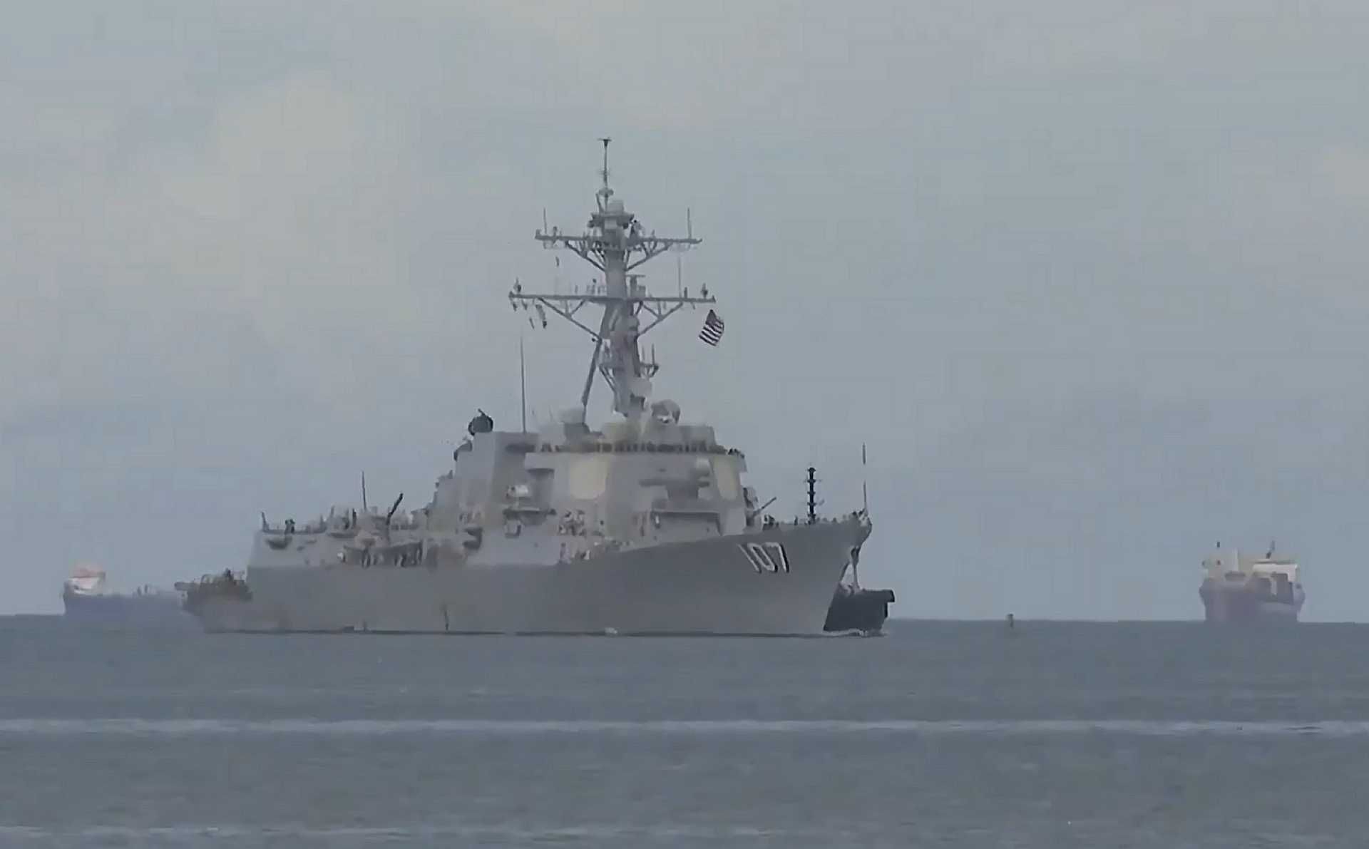 U.S. Navy guided-missile destroyer USS Gravely (DDG-107) arrives in Port of Spain, Trinidad and Tobago, on October 26, 2025, marking a high-profile show of force just miles from Venezuela’s coast amid rising tensions and intensified anti-cartel operations in the Caribbean.