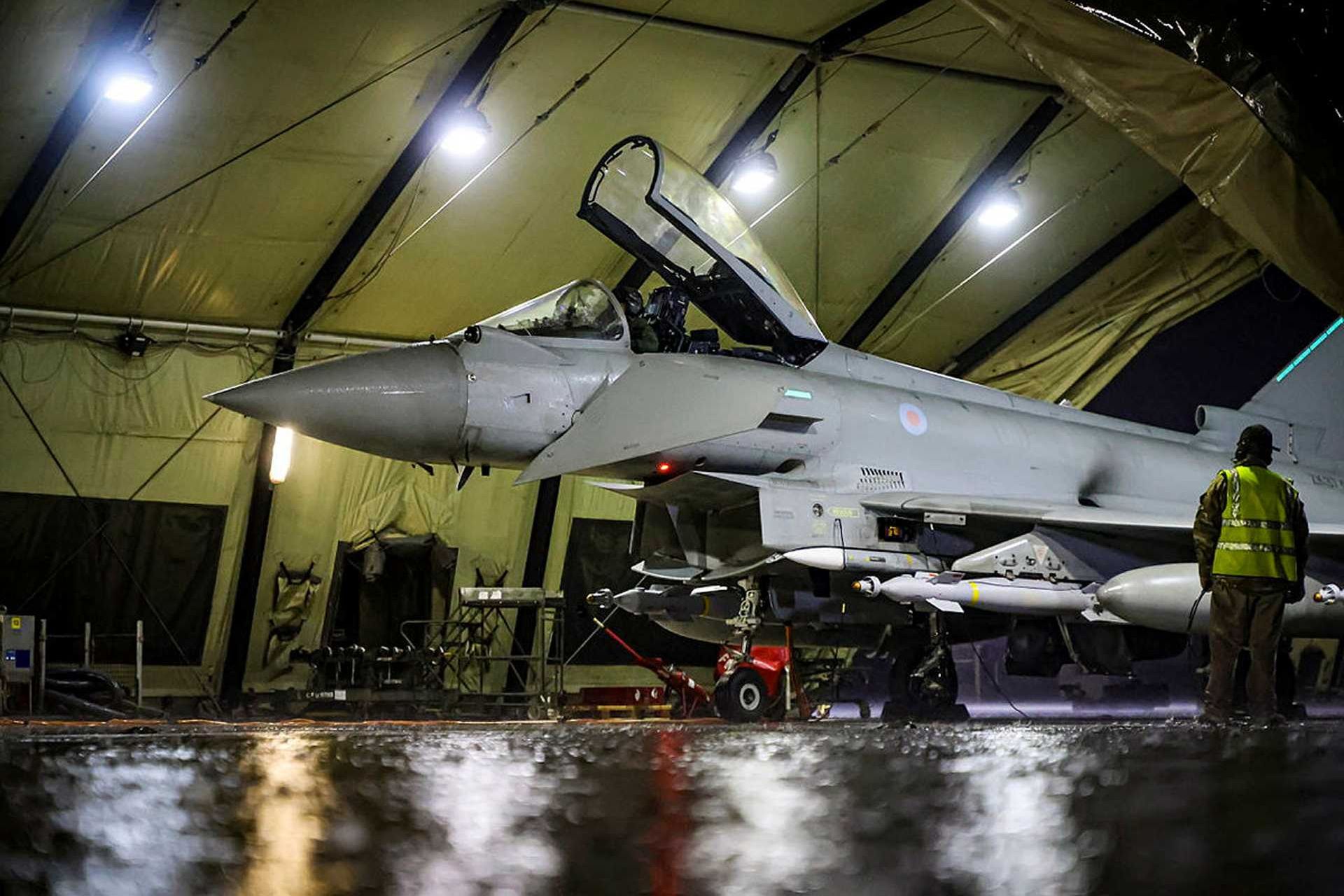 Illustrative image: RAF Typhoon FGR4 multirole fighter jets equipped with Paveway IV precision-guided bombs during combat operations similar to the January 3, 2026 strike on a fortified Daesh tunnel complex in eastern Syria.