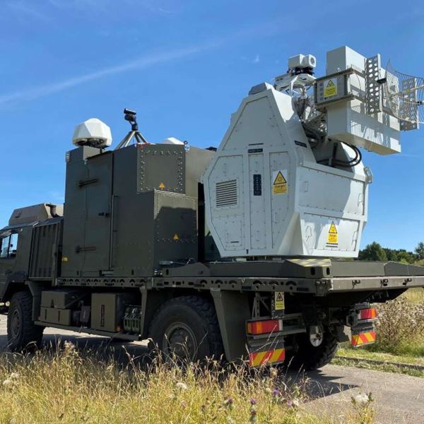 Thales UK’s RapidDestroyer RF directed-energy weapon neutralised 80 drones during counter-UAS trials at Pershore, demonstrating a low-cost electronic hard-kill option against small drone threats (Picture source: Thales).