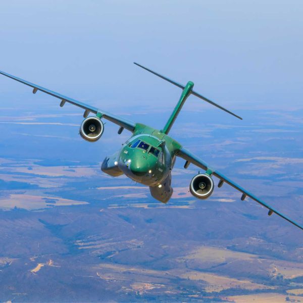 With a maximum takeoff weight of 87,000 kg, the KC-390 imposes lower runway load and pavement classification requirements, enabling operations from shorter and less reinforced airfields that are inaccessible or restrictive for heavy tankers. (Picture source: Brazilian Air Force)
