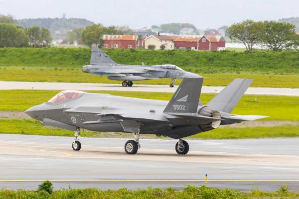 Sources indicate that a mixed fleet of roughly 30 Lockheed Martin F-35As and 60 Saab Gripen Es had emerged as the preferred outcome of the government's review of Canada's fighter jet requirements. (Picture source: Czech Air Force)