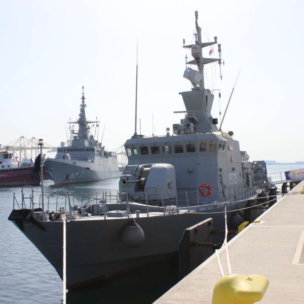 Kuwait Navy missile craft KNS Al-Garoh (P3725) is a high-speed littoral combatant armed with Sea Skua anti-ship missiles and a 40 mm gun, equipped with modern sensors and decoys for maritime security and sea-denial missions (Picture source: Army Recognition Group).