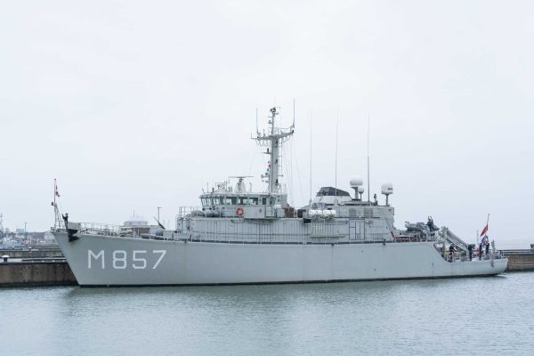 The Henichesk, hull number M314, is the former HNLMS Makkum (M857), a Royal Netherlands Navy Alkmaar-class minehunter that has undergone decommissioning, refit, and crew training prior to its delivery. (Picture source: Dutch MoD)