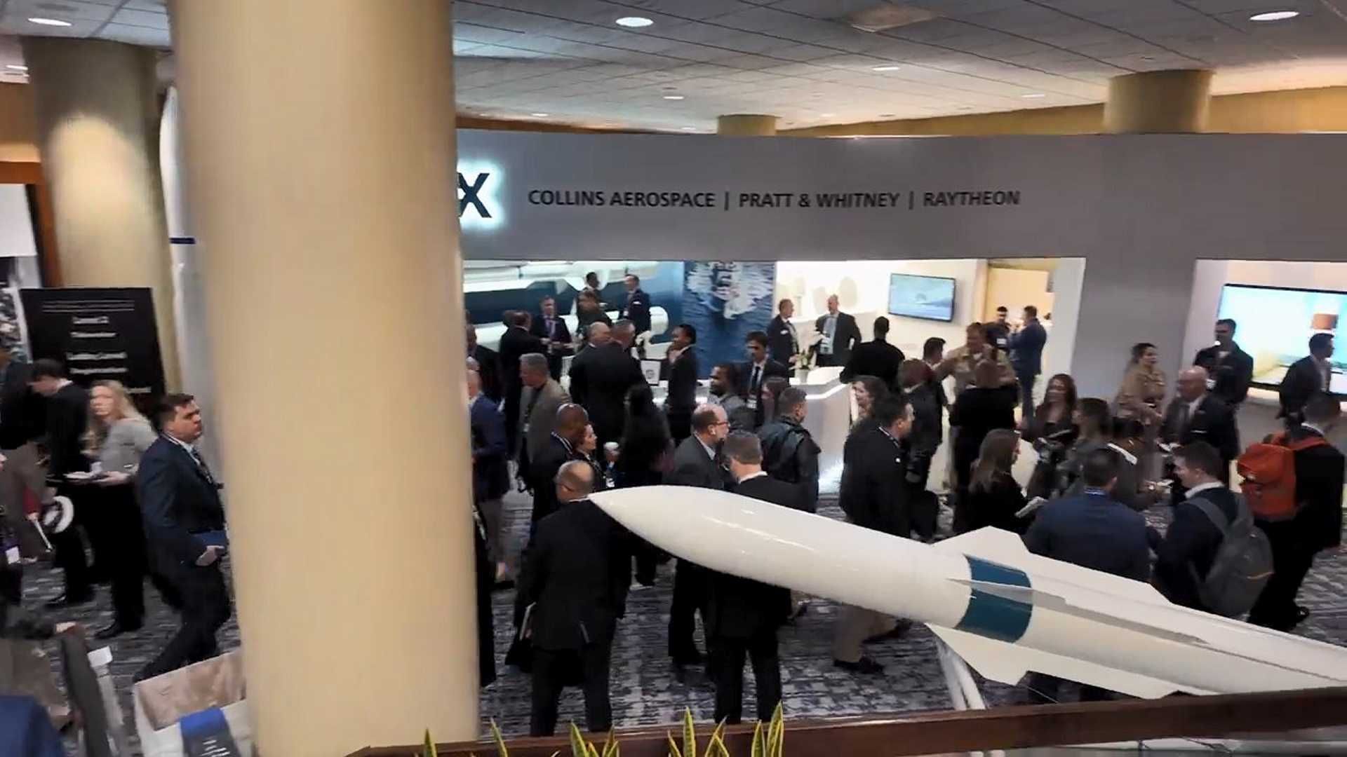 The SM-2 Block IIIC adds the new active radar seeker and control upgrades, while the Block IIICU replaces the SM-2's internal electronics to ensure long-term production and sustainment. (Picture source: X/笑脸男人)