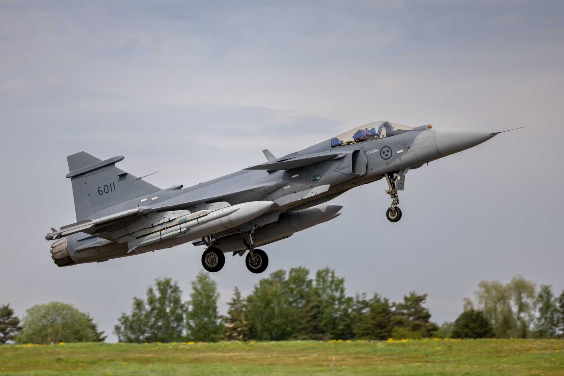 Saab has initiated a broader effort to increase production capacity for the Gripen E and F in response to growing international demand, currently targeting an assembly rate of up to 36 aircraft per year, with potential expansion beyond that level depending on future orders. (Picture source: Swedish Air Force)