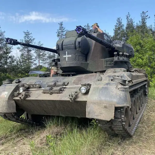The Gepard integrates a fully automated fire control system, which automatically determines the correct lead angle and gun alignment, allowing crews to engage targets quickly and accurately without manual calculations. (Picture source: Ukrainian MoD)