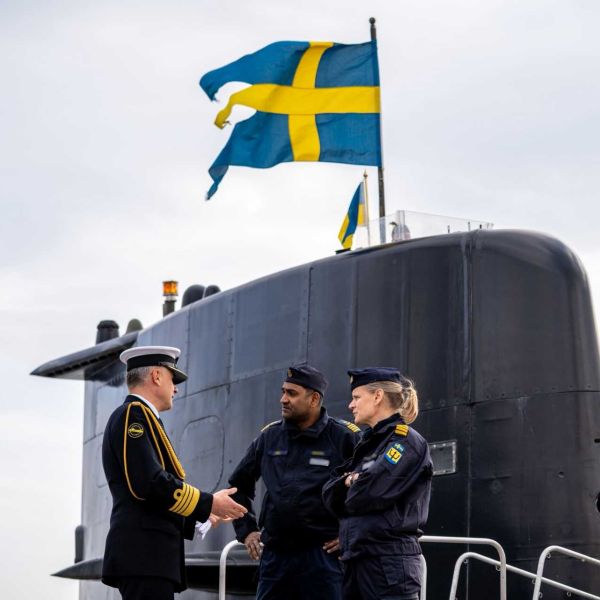 Swedish Navy submarine arrives at Gdynia Naval Base, symbolizing deepening Poland-Sweden defense cooperation, joint capabilities, and strengthened NATO presence in the Baltic Sea.