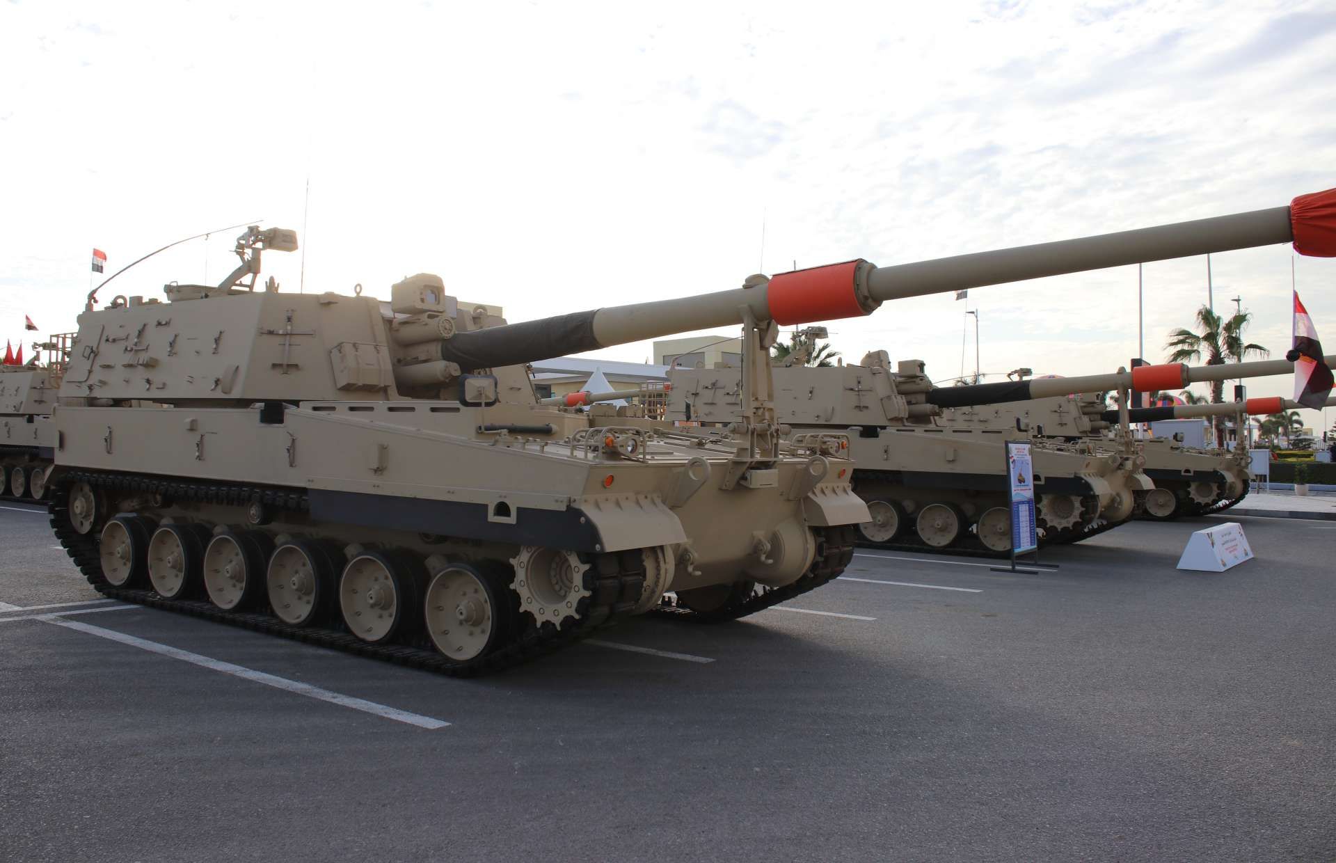 K9 Thunder is a 155 mm tracked howitzer built for fast shoot and scoot fires, with rapid bursts, MRSI salvos, and strong winter mobility (Picture source: Army Recognition Group).