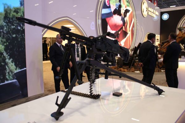 MKE’s 8 kg MMT is a 7.62x51 NATO belt-fed machine gun with a quick-change barrel, adjustable gas, and optic rail, delivering sustained suppressive fire to about 1,000 m (Picture source: Army Recognition Group).