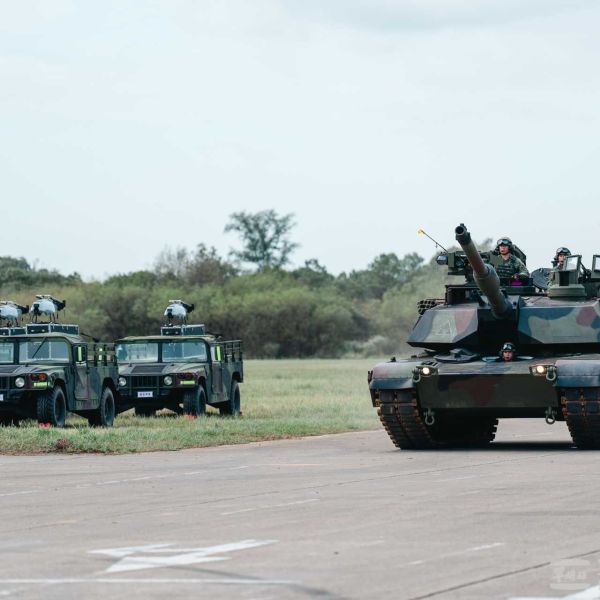The M1A2T Abrams tank is a key element of Taiwan’s five-layer coastal defense framework, which includes long-range anti-ship missiles, artillery and rocket systems, attack helicopters, inland missile batteries, as well as armored counterattack units. (Picture source: Taiwanese Army)