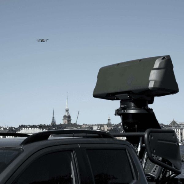 Saab Giraffe 1X is a lightweight X-band AESA 3D radar with 360°/1-sec refresh, detecting small drones to ~4 km and air targets 75+ km; vehicle-mountable for air surveillance, C-UAS and C-RAM (Picture source: Saab).