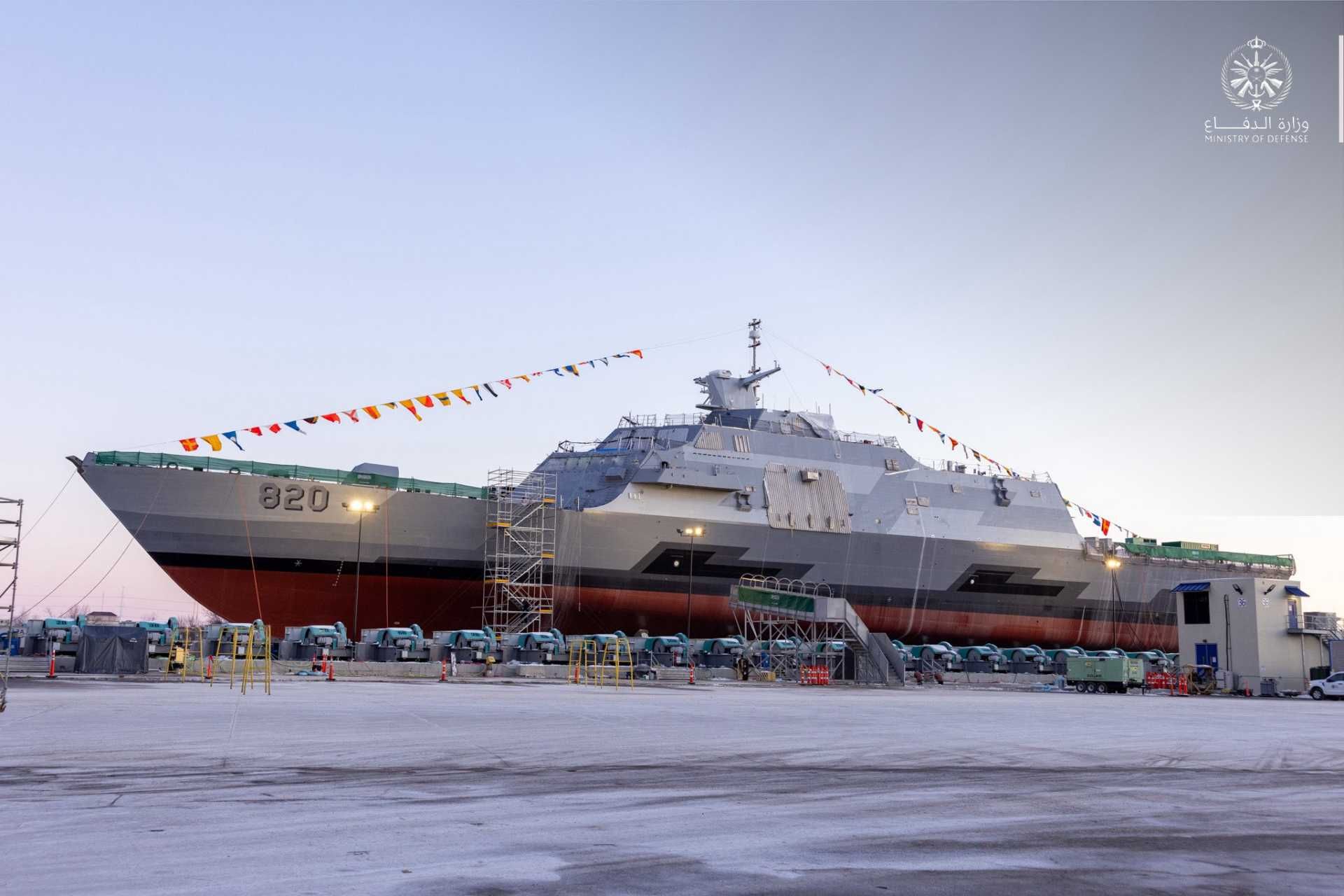 The HMS Saud (820) measures around 118 meters in length, sometimes specified as 118.6 meters, with a beam of 17.6 meters, a draft of 4.3 meters, and a maximum displacement of about 3,600 tonnes. (Picture source: Saudi MoD)