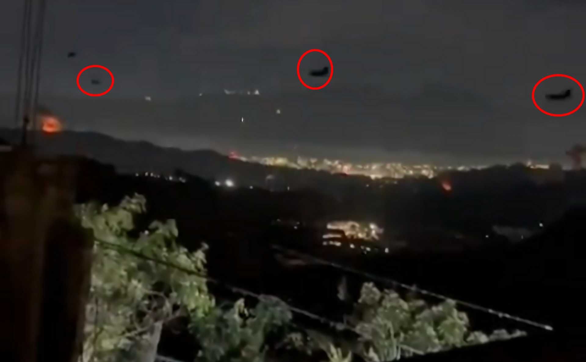 U.S. Army Special Forces operators supported by 160th SOAR helicopters during the covert raid to capture Venezuelan President Nicolás Maduro in Caracas, January 3, 2026. The operation showcased the full spectrum of U.S. special operations aviation, including MH-47G Chinooks, MH-60M Black Hawks, and AH-6M Little Birds, conducting deep insertion and armed overwatch in dense urban terrain.