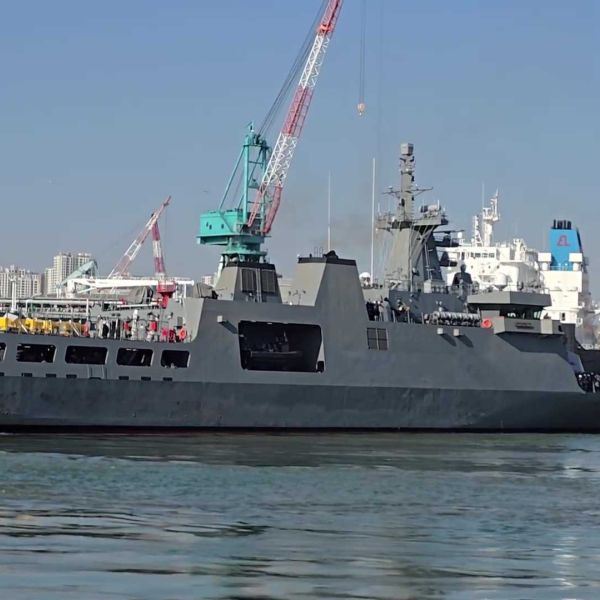 The BRP Rajah Sulayman (PS-20) has a cruising speed of 15 knots, a maximum speed of 22 knots, and an operational range of 5,500 nautical miles at cruising speed, paired with an endurance of 30 days. (Picture source: Youtube/서각 이유충 합판 그림 조각가)