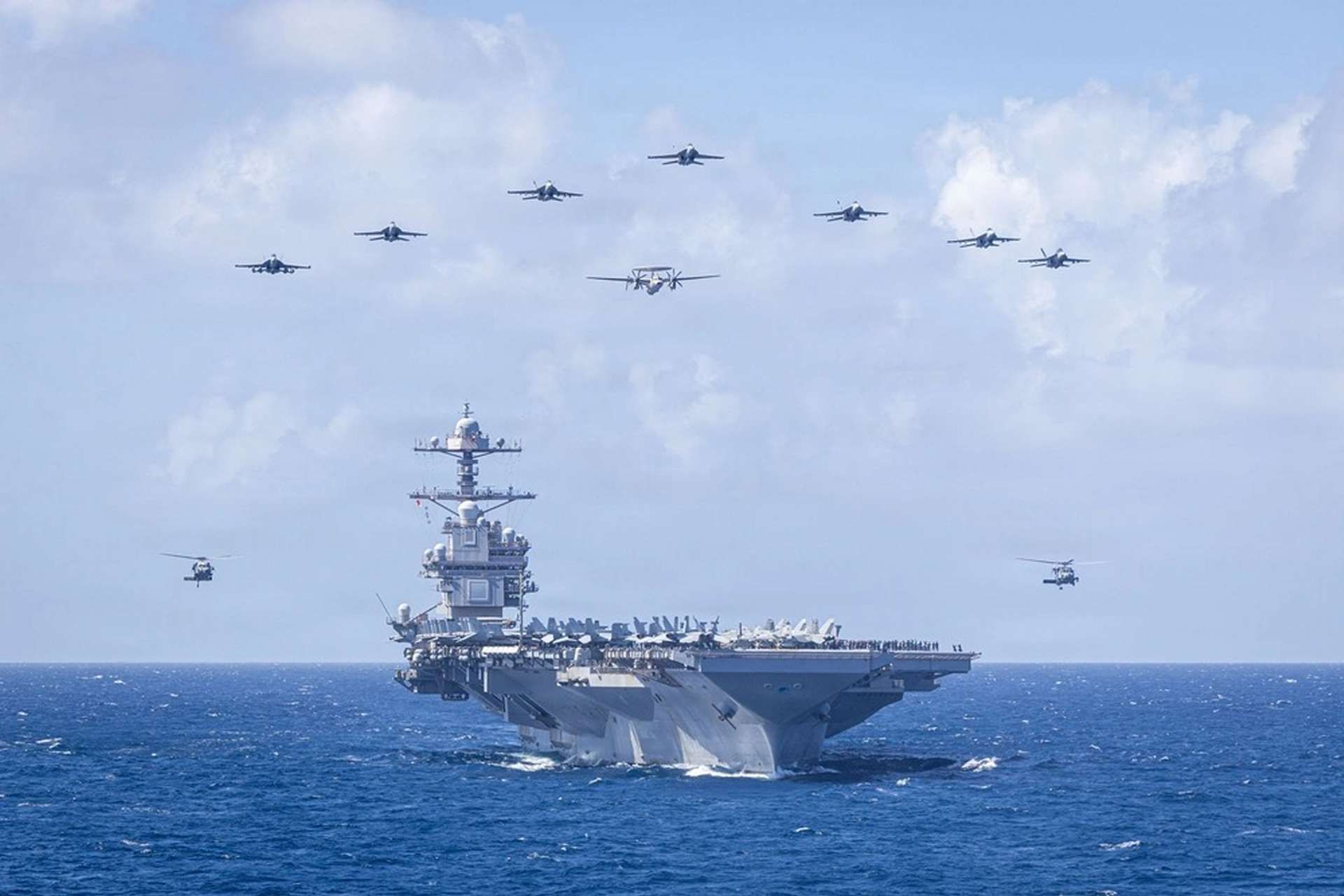 USS Gerald R. Ford brings Super Hornets for precision strike and maritime attack, Growlers for electronic attack and SEAD, E-2D Hawkeyes for airborne warning and battle management, MH-60s for ASW, plus escort destroyers with Tomahawks and layered air/missile defense (Picture source: U.S. DoW).
