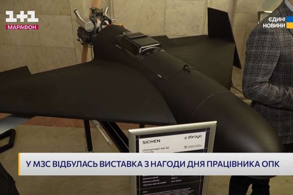 Ukraine’s new Sichen long-range strike UAV, unveiled in Kyiv, is designed to hit high-value targets at distances of up to 1,400 km with a 40 kg warhead, giving Kyiv a deeper, domestically produced precision-strike capability against Russian rear-area infrastructure and military assets (Picture source: 1+1 Marathon).