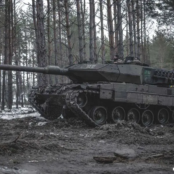 Ukrainian Army Leopard 2A6 main battle tank equipped with a 120mm L/55 smoothbore gun during field operations, highlighting advanced Western firepower and long-range engagement capability in Ukraine.