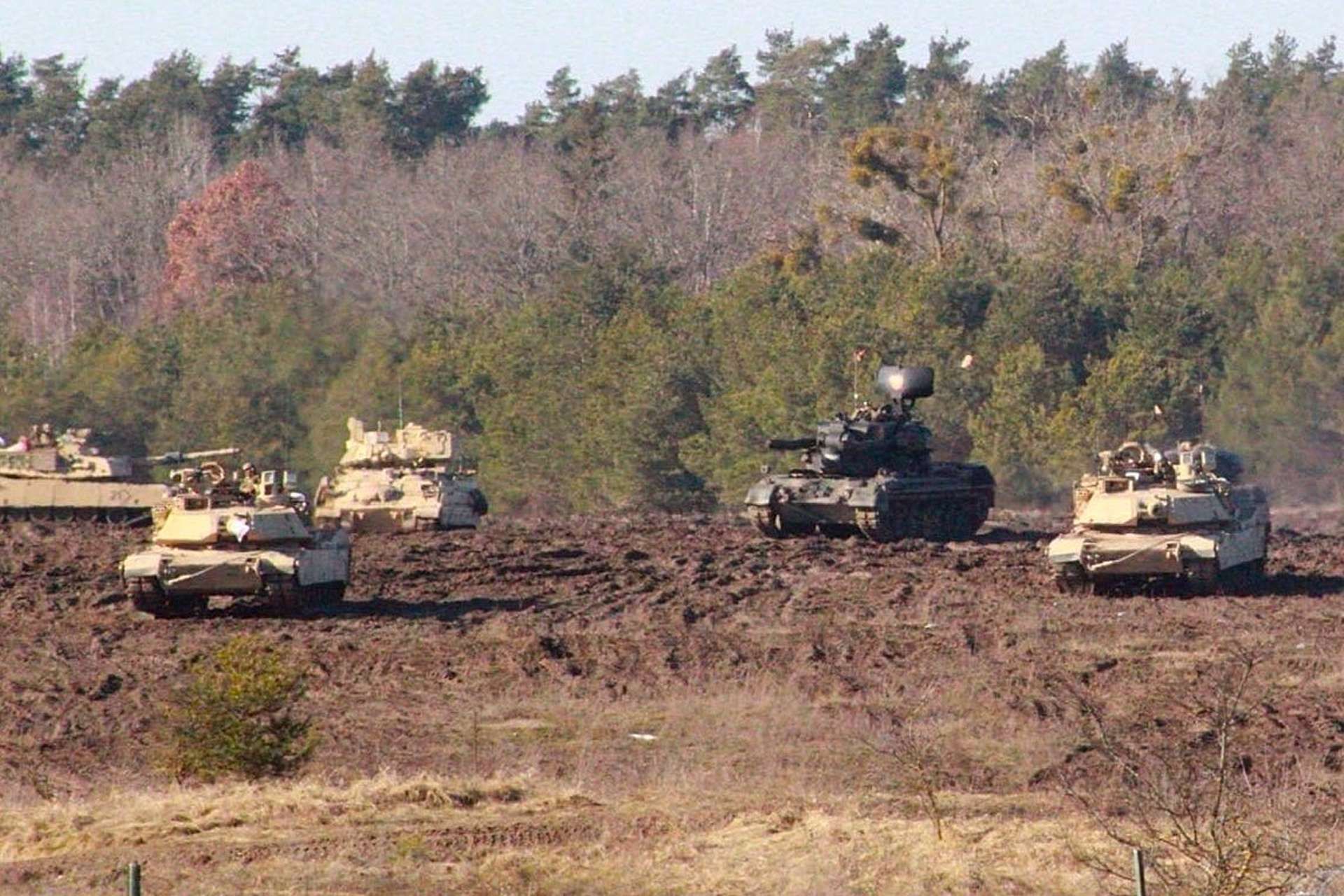 Romanian Gepard air-defense units deployed to Poland trained with NATO forces to protect Abrams tanks and Bradley IFVs from low-altitude aerial threats during a multinational field exercise (Picture Source: Romanian MoD)