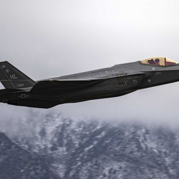 A U.S. Air Force F-35A Lightning II in flight. The stealth fighter is under renewed consideration for sale to Türkiye as Ankara seeks an interim fifth-generation capability while its indigenous KAAN fighter continues development.