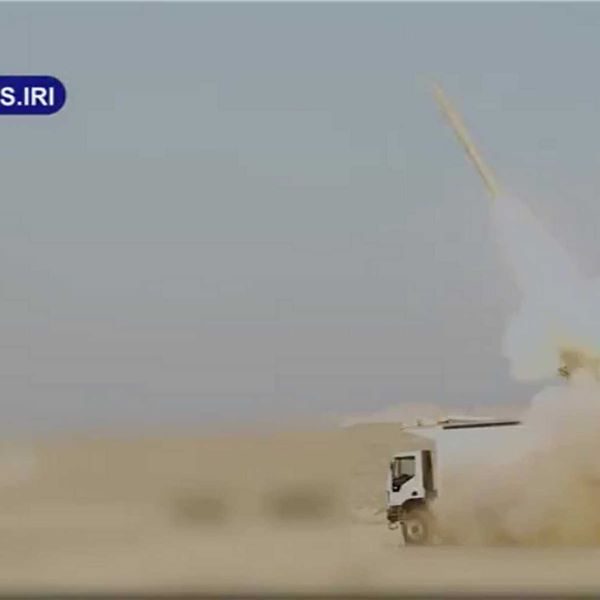 An Iranian cruise missile launches from an inland site toward a naval target in the Sea of Oman during the IRGC Navy’s Eghtedar exercise on December 5, 2025, showcasing Iran’s expanding anti-ship strike capabilities.