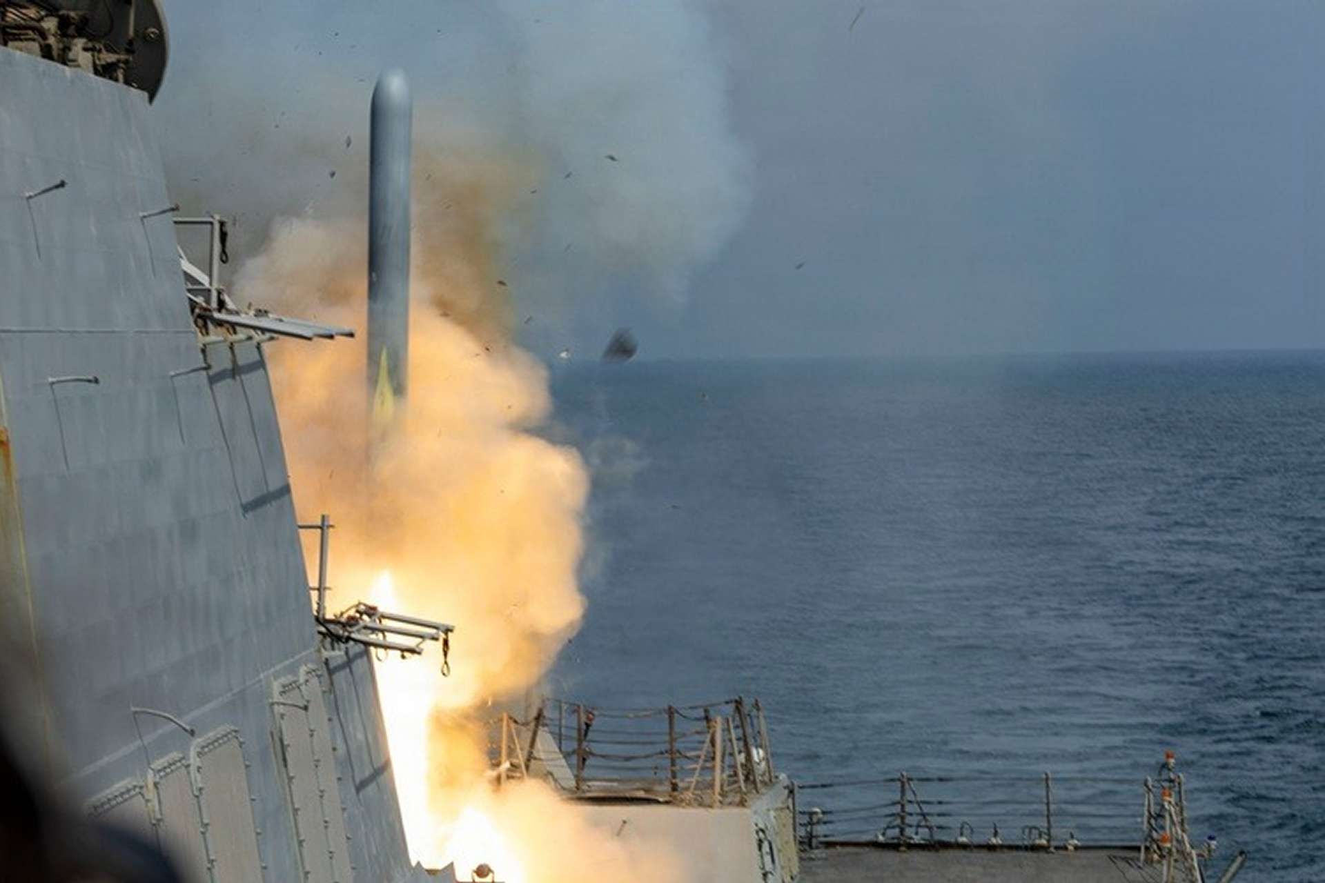Mobix Labs has won a new U.S. Navy order for Tomahawk electronics as Iran-war strike demand rapidly drains U.S. cruise missile stockpiles, pushing faster production. Tomahawk remains the Navy’s key standoff weapon, offering roughly 900 nm range, low-altitude penetration, and in-flight retargeting (Picture source: U.S. DoW).