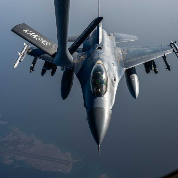 In Operation Project Freedom, the F-16 Fighting Falcon acts as a fast airborne shield that detects and intercepts missiles, drones, and other threats far from ships, giving shipping vessels much more time to react and survive. (Picture source: US CENTCOM)