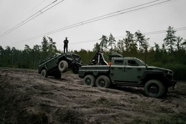 The Inguar-4 6x6 armored recovery vehicle can evacuate multiple armored vehicle types currently operated by Ukrainian forces, including the M113, Inguar-3, Kozak, Novator, Roshel Senator, MaxxPro, Kirpi, BAT UMG, and Gyurza. (Picture source: Inguar Defence)