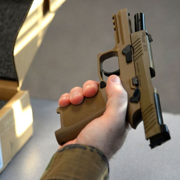 Armasuisse plans a total requirement of around 140,000 pistols, including an initial batch of 50,000 units funded under Armeebotschaft 26, to equip active troops, recruit schools, and reserve