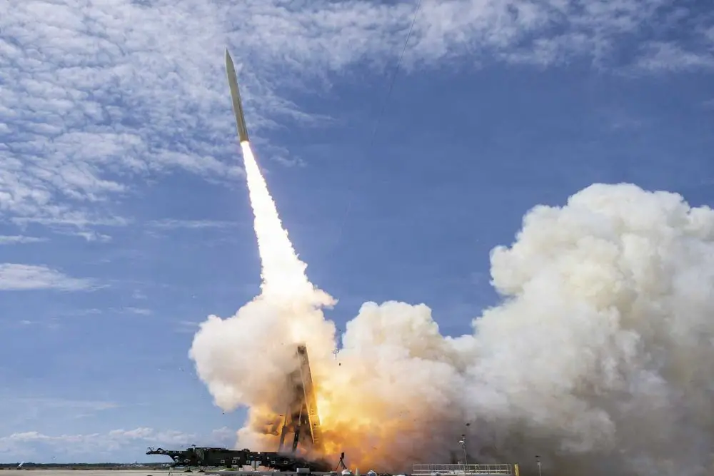 U.S. Army and U.S. Navy common hypersonic missile, likely the Dark Eagle Long-Range Hypersonic Weapon (LRHW), launches from Cape Canaveral Space Force Station, Florida, on March 26, 2026, demonstrating the United States’ advancing long-range precision strike capability.