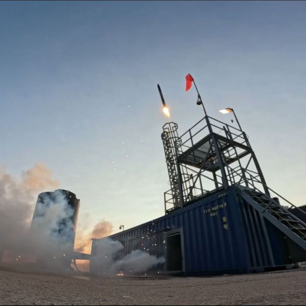 Firehawk’s program targets 3D-printed propellant charges and customized internal geometries, implemented with thermoplastic-based formulations oriented to extended range