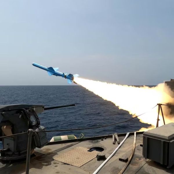 Iran’s IRGC plans live-fire naval drills in the Strait of Hormuz as US forces expand their Middle East presence. (Picture source: Iran News agency)