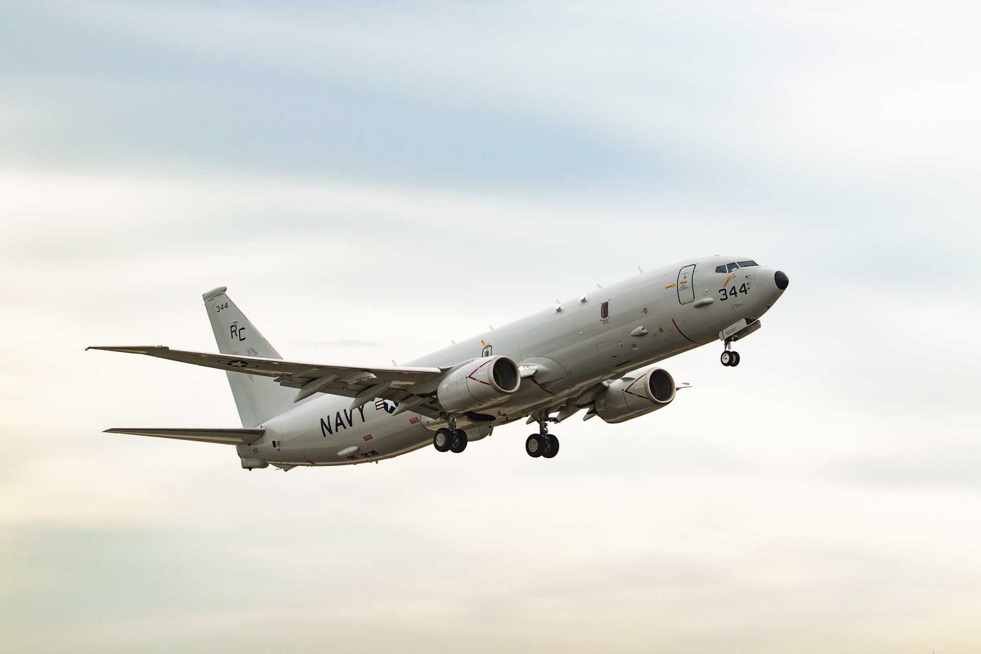 The P-8A Poseidon can carry 129 sonobuoys internally and deploy them via rotary launchers, while weapons such as Mk 54 lightweight torpedoes are carried in an internal bay or on wing pylons. (Picture source: US Navy)