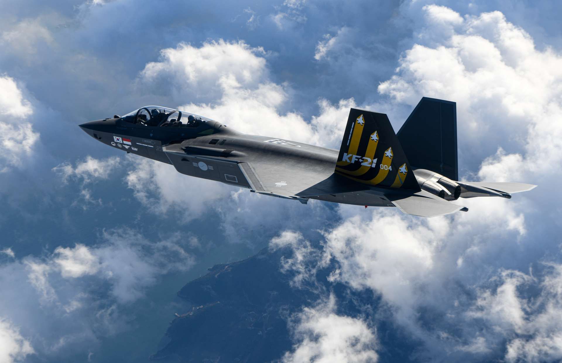 KF-21 Boramae is a twin-engine 4.5-gen fighter with AESA/IRST, Meteor reach, and precision-strike weapons for high-end deterrence (Picture source: KAI).
