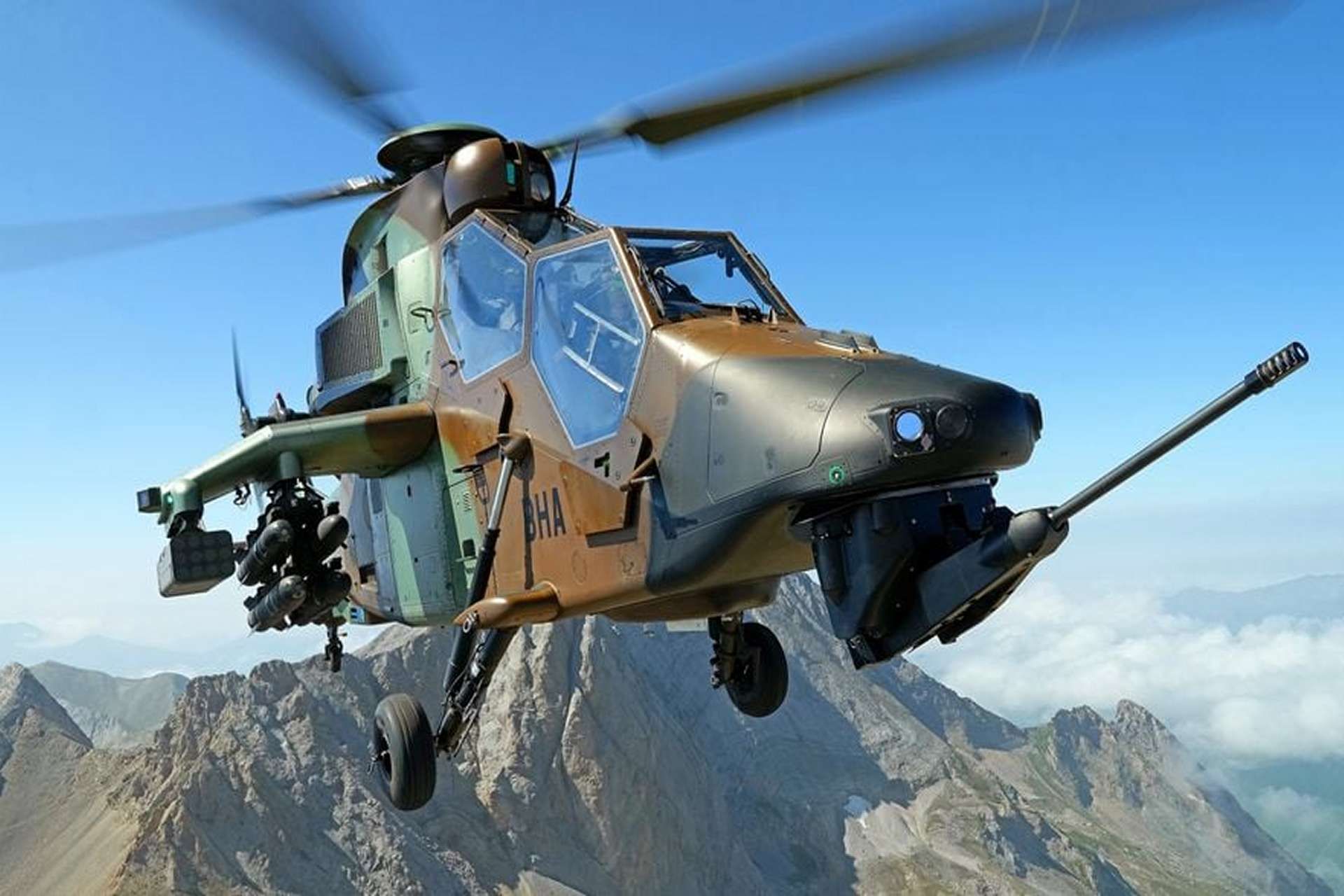 Airbus Helicopters’ Tiger Mark III upgrade advances with “helicopter zero” as a ground test article, adding new sensors, digital avionics, datalinks and upgraded weapons integration to improve standoff engagement, drone cooperation and survivability for French and Spanish attack helicopter forces (Picture source: Airbus).