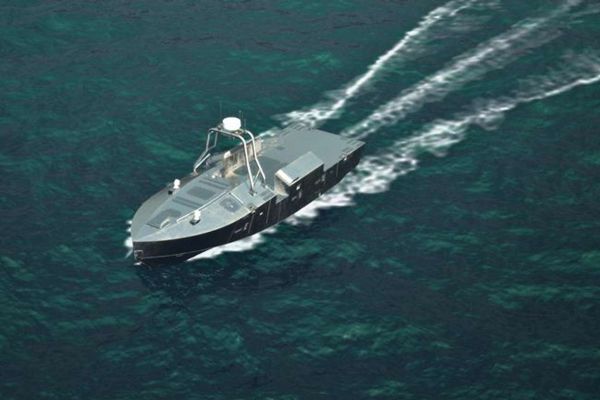 Textron MMUSV is a multi-mission USV for mine countermeasures, ISR and SIGINT, offering up to 13,000 lb payload and fuel, autonomous navigation with swarm behaviors, and Sea State 4 operations for low-cost distributed missions (Picture source: Textron Systems).
