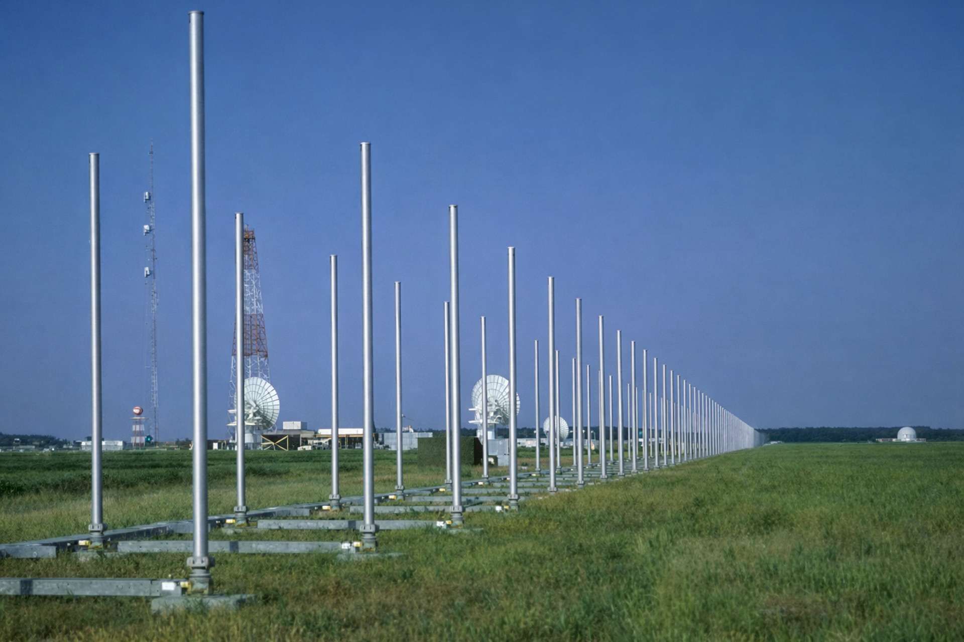 Raytheon’s new Navy sustainment contract keeps the AN/TPS-71 Relocatable Over-the-Horizon Radar operational, preserving a long-range surveillance capability that helps the United States monitor air and maritime activity across the Caribbean, Gulf of Mexico, and southern approaches (Picture source: U.S. DoW).