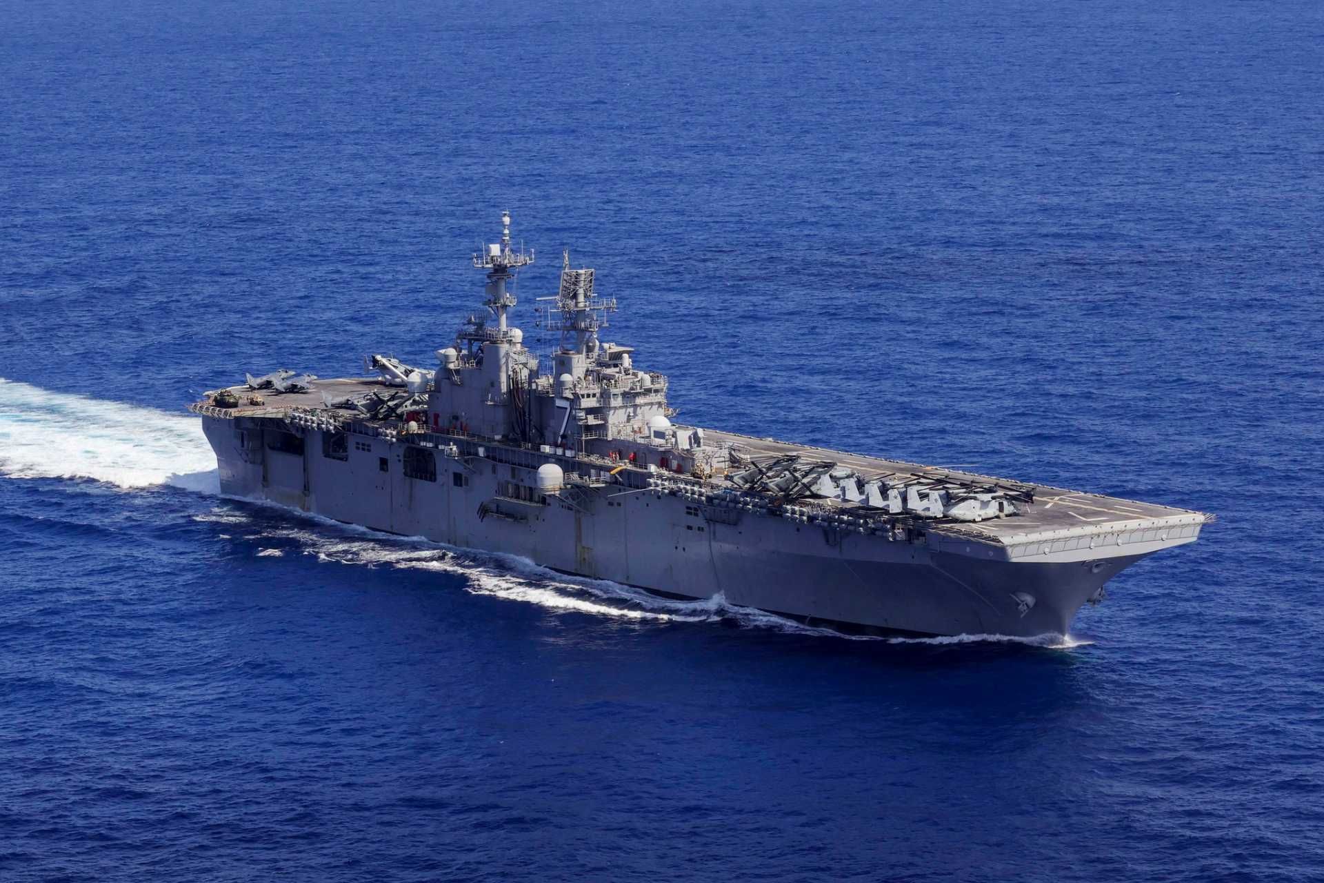 The modernization package is heavily centered on the F-35B Lightning II, as its vertical landing profiles impose significantly greater thermal stress on amphibious assault ship flight decks compared with AV-8B Harrier II operations. (Picture source: US Navy)
