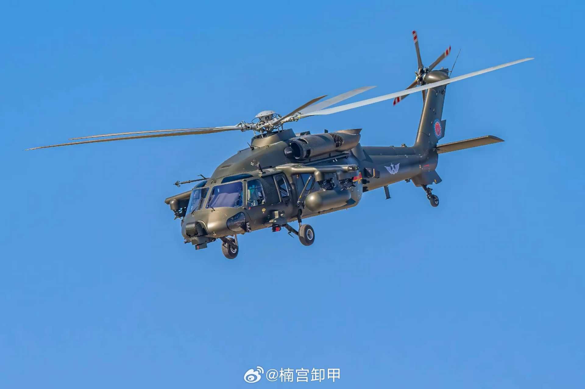 The Z-20T combines troop transport and air-to-ground strike capability with detachable short wings carrying ATGMs and rocket pods, and will be deployed alongside Z-10 and Z-21 attack helicopters, as well as from Type 071 and Type 075 ships. (Picture source: Weibo/@楠宫卸甲)