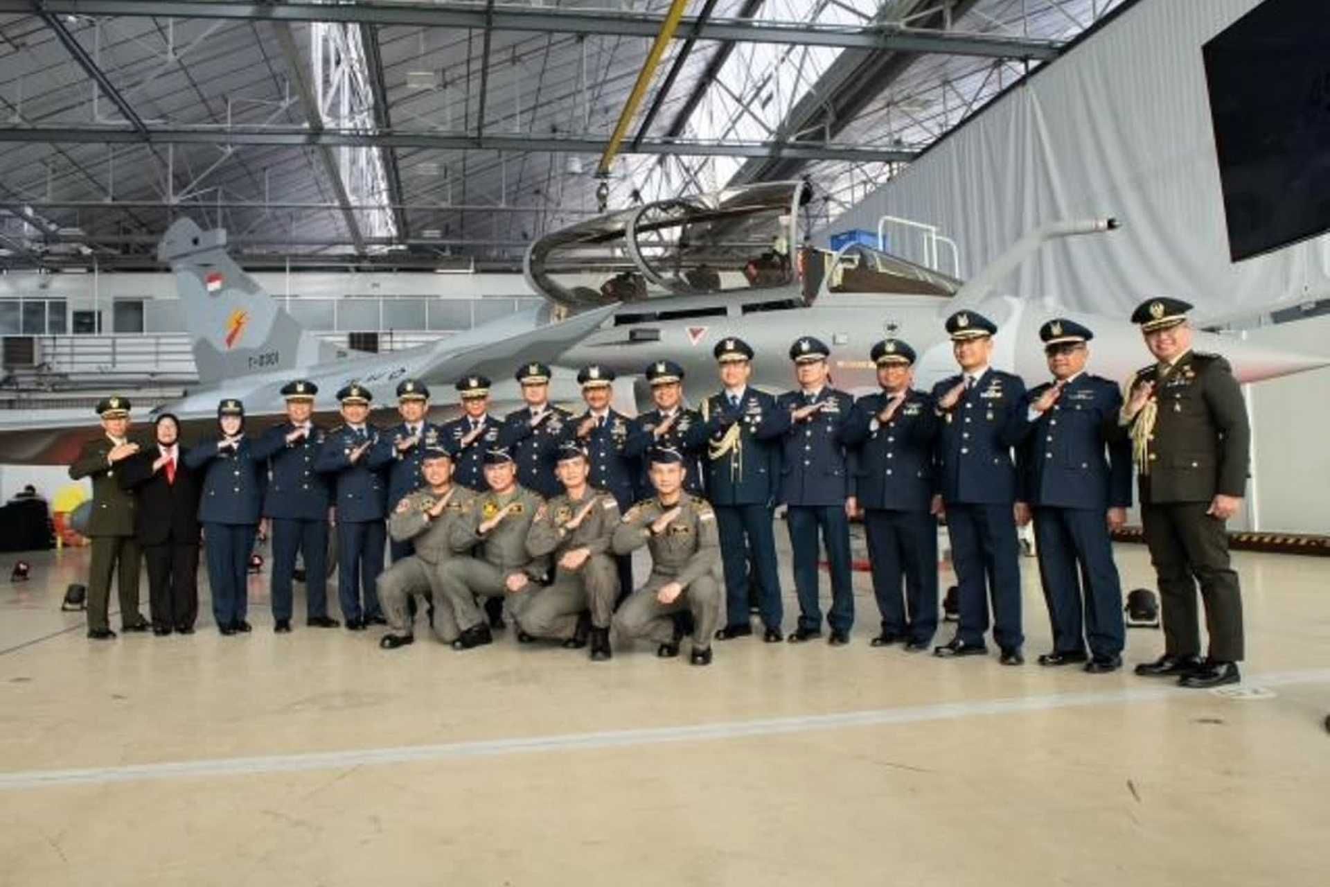 Indonesian_Air_Force_accepts_first_three_Rafale_F4_fighter_jets_in_France_925_001-ba2b1de0.jpeg
