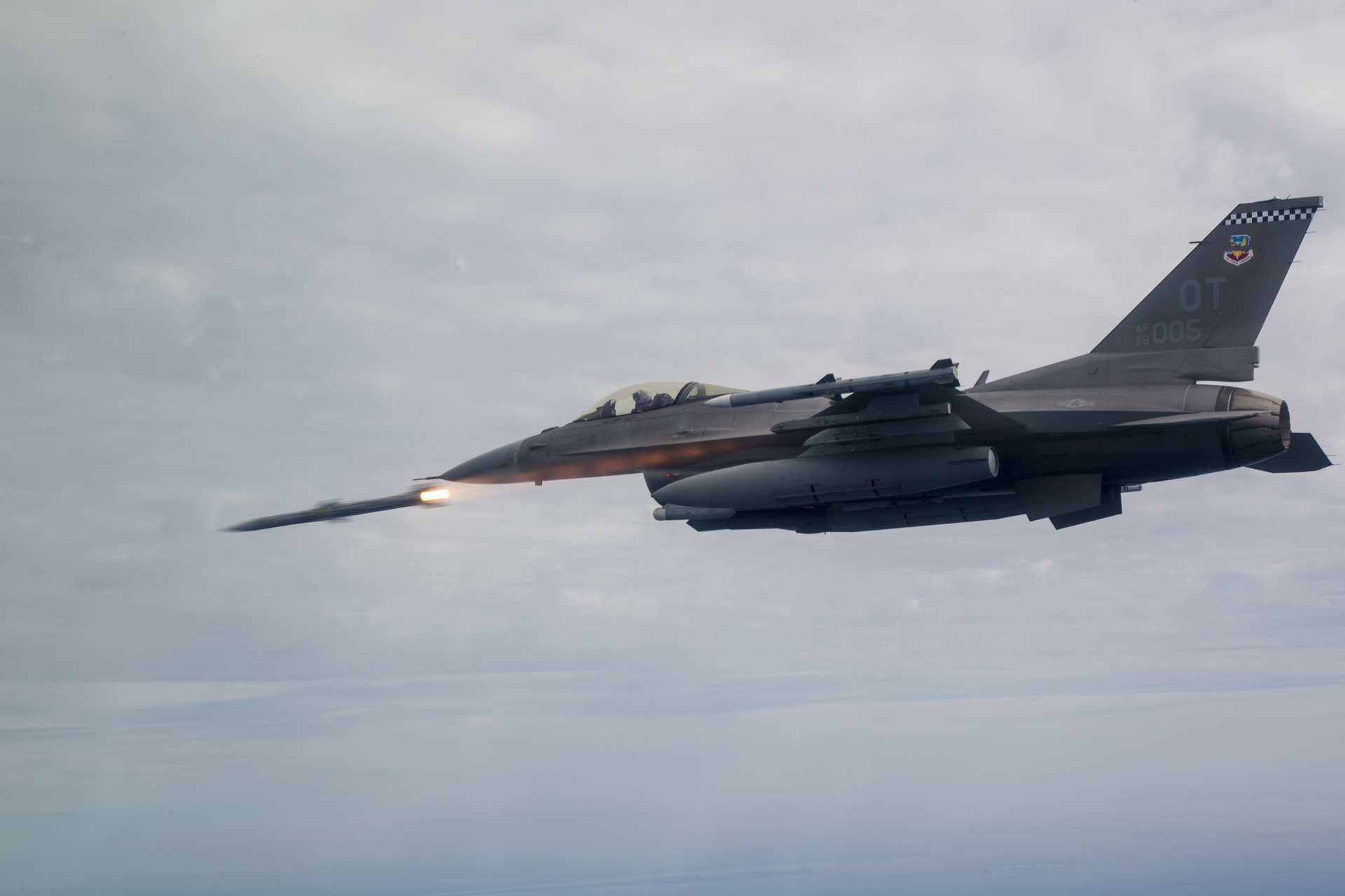 Integration of the AMRAAM missile within the UAE Air Force is centered on its primary fighter fleet, such as the F-16 Block 60, used for air superiority and interception missions against aerial threats such as drones and missiles (Picture source: US Air Force)