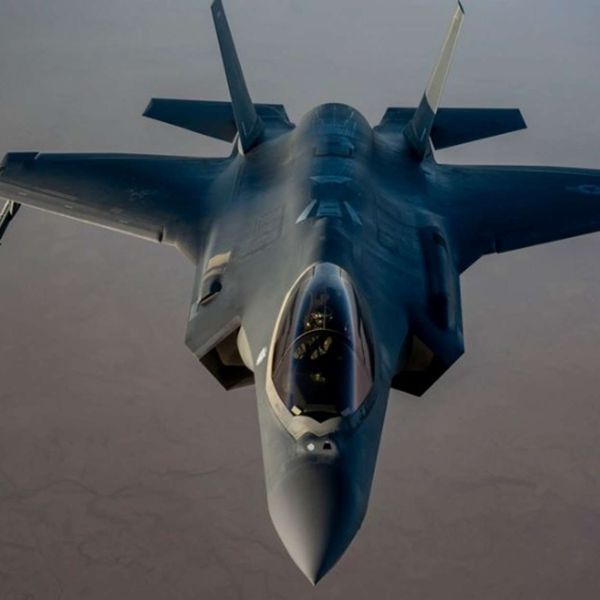 Lockheed Martin is self-funding prototype fighters and integrating sixth-generation technologies into the F-35 and F-22, aiming to accelerate advanced capabilities such as AI-enabled sensors, electronic warfare, and manned-unmanned teaming while reducing reliance on government funding (Picture source: U.S. DoW).