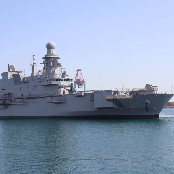 QENS Al Fulk is Qatar’s amphibious flagship, combining an LPD mission with area air defense. With Sylver A50 VLS for Aster interceptors and a Kronos Power Shield-supported sensor suite, it can act as a forward missile-defense node while carrying troops, vehicles, and landing craft for amphibious operations (Picture source: Army Recognition Group).