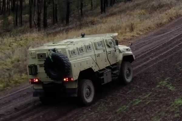 AMX-10P_tracked_armored_IFV_Infantry_Fighting_Vehicle_France_right_side_view_001