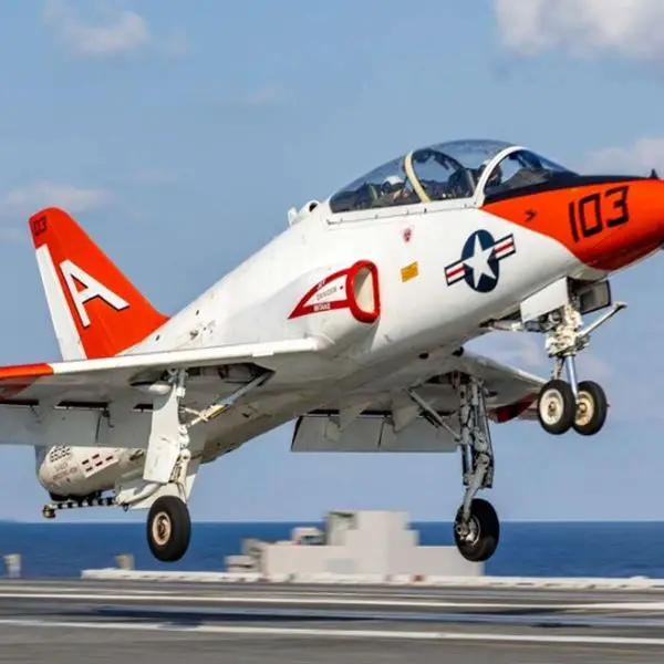 T-45C Goshawk, the Navy’s carrier-capable jet trainer, pairs a glass cockpit and single Adour engine to teach carrier approaches, instruments, formation, and basic fighter maneuvering; its aging fleet is driving the UJTS replacement (Picture source: U.S. DoW).