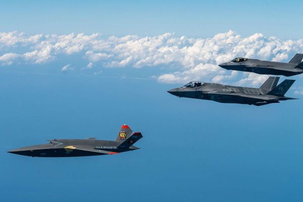 The Netherlands is moving to join the U.S. Collaborative Combat Aircraft program to enhance F-35 unmanned teaming, illustrated by U.S. Air Force F-35As paired with an XQ-58A Valkyrie, image for illustrative purposes only (Picture source: U.S. Air Force)