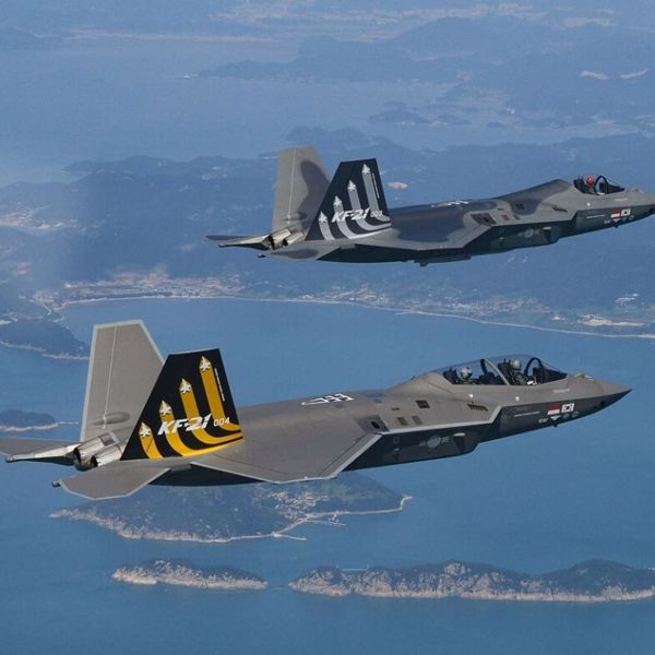 The integration of MBDA’s SPEAR missile equips the KF-21 Boramae with precision standoff strike capability, allowing the fighter to engage mobile and defended targets from beyond enemy air defenses while carrying multiple weapons per sortie for simultaneous, networked attacks (Picture source: South Korean MoD).